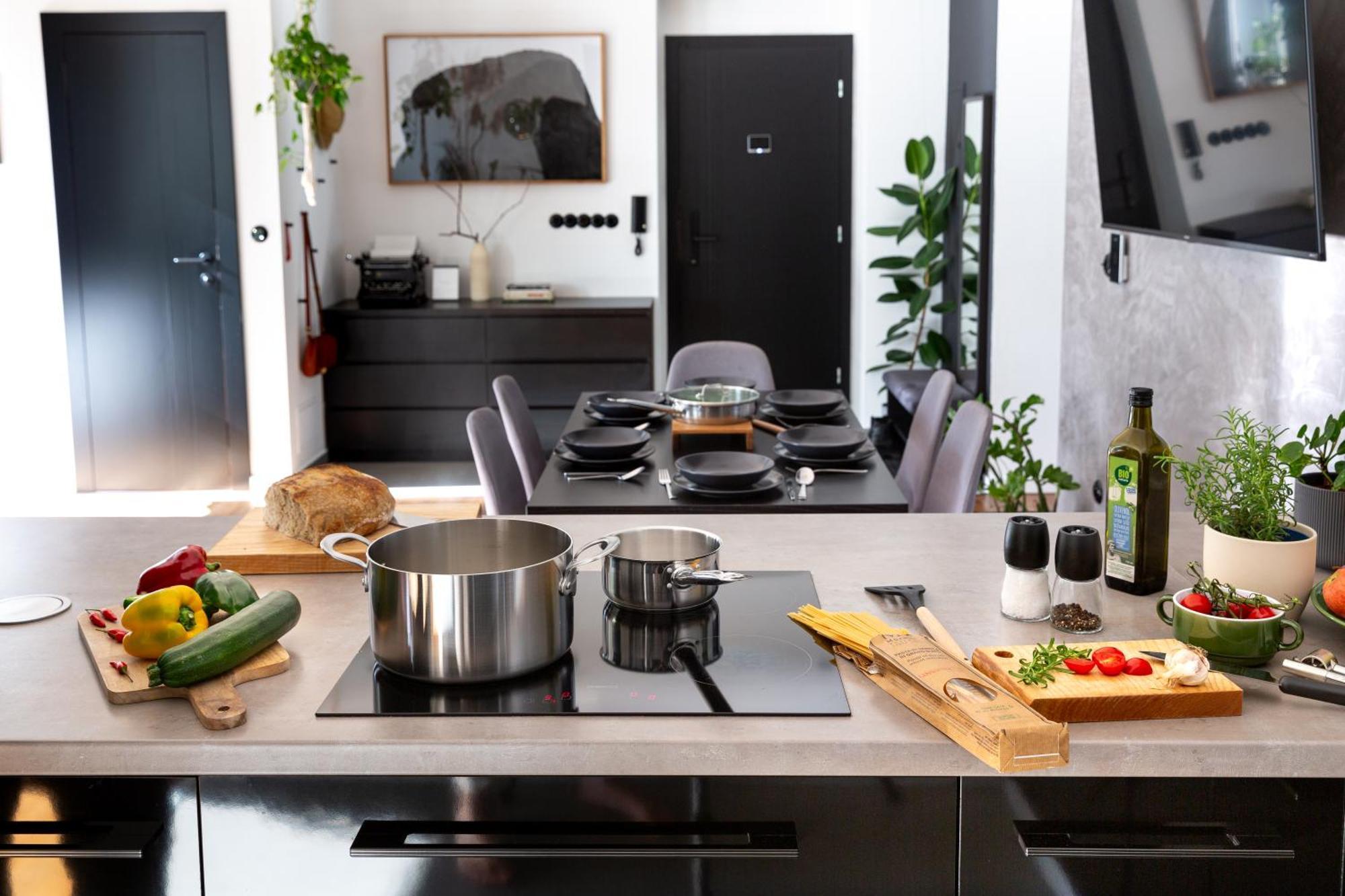 Evergreen - Old Town Spacious Stylish Apartment With Ac And One And A Half Bath, Baby & Kid- Friendly บราติสลาวา ภายนอก รูปภาพ