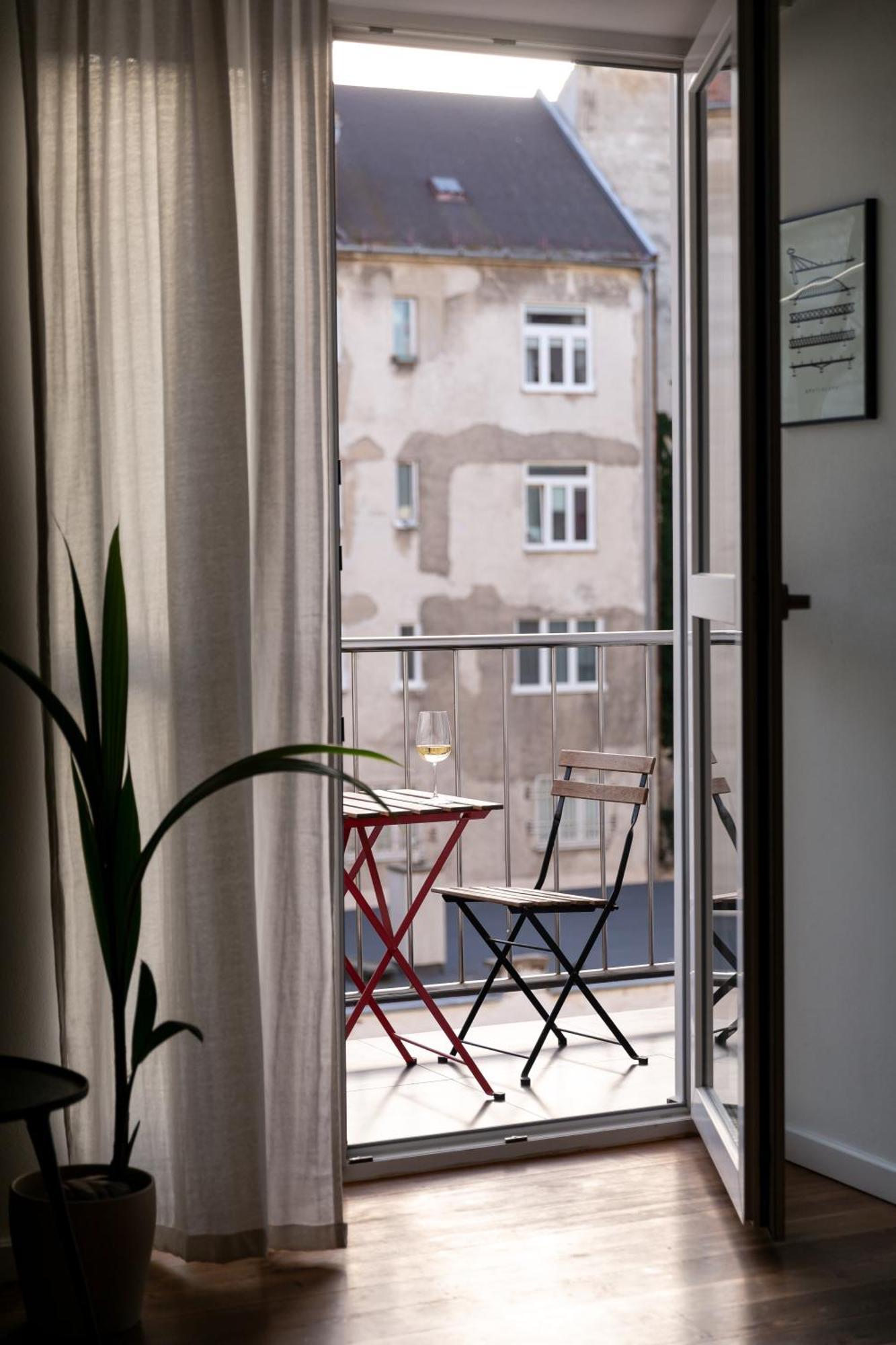 Evergreen - Old Town Spacious Stylish Apartment With Ac And One And A Half Bath, Baby & Kid- Friendly บราติสลาวา ภายนอก รูปภาพ